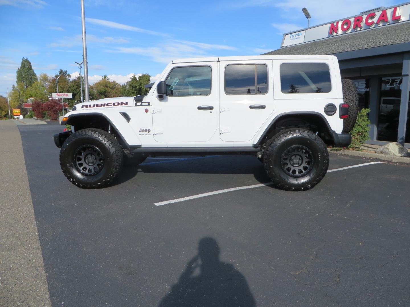 2021 White /BLACK Jeep Wrangler Unlimited Rubicon (1C4HJXFN6MW) with an 2.0L L4 DOHC 16V TURBO engine, automatic transmission, located at 2630 Grass Valley Highway, Auburn, CA, 95603, (530) 508-5100, 38.937893, -121.095482 - Photo#7